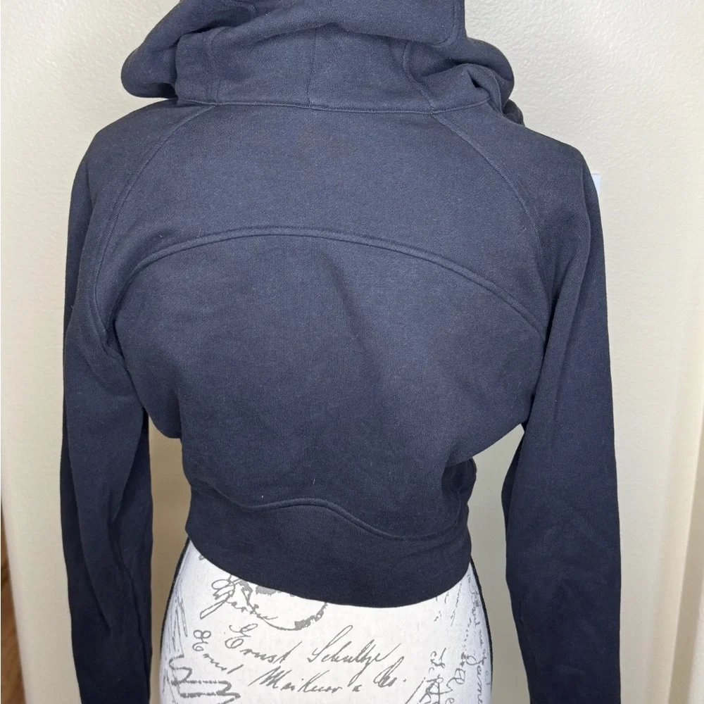 Lululemon Scuba Full-zipped Cropped Hoodie in a Black, like new. - Picture 2 of 7